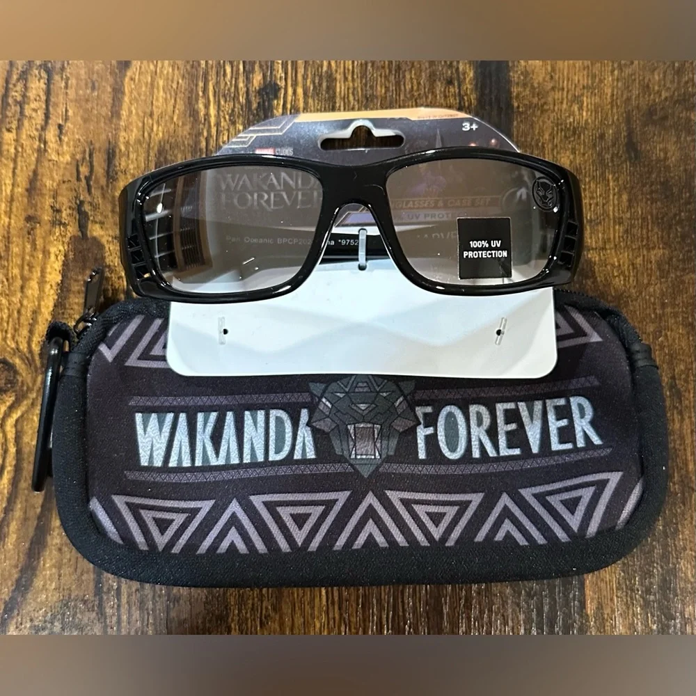 Marvel Kids Black Panther Sunglasses and Carry Case Set NWT 3+ years